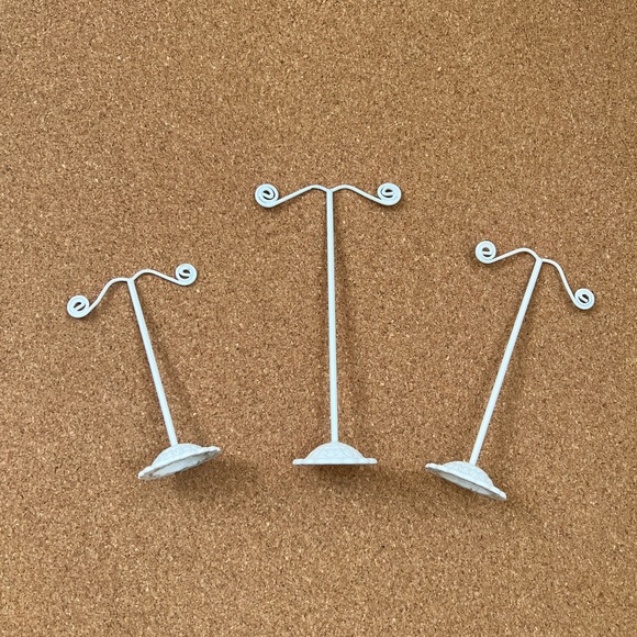 White Wire Earring Stands; set of 3 - Picture 1 of 7